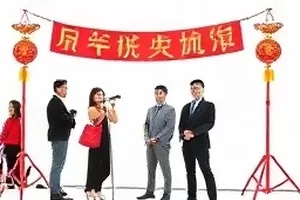 《九月书店》封面，街角书店的橱窗